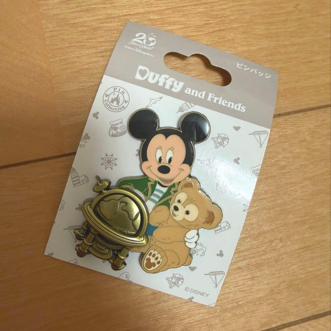 ダッフィーとフレンズ 20周年 ピンバッジ - メルカリ