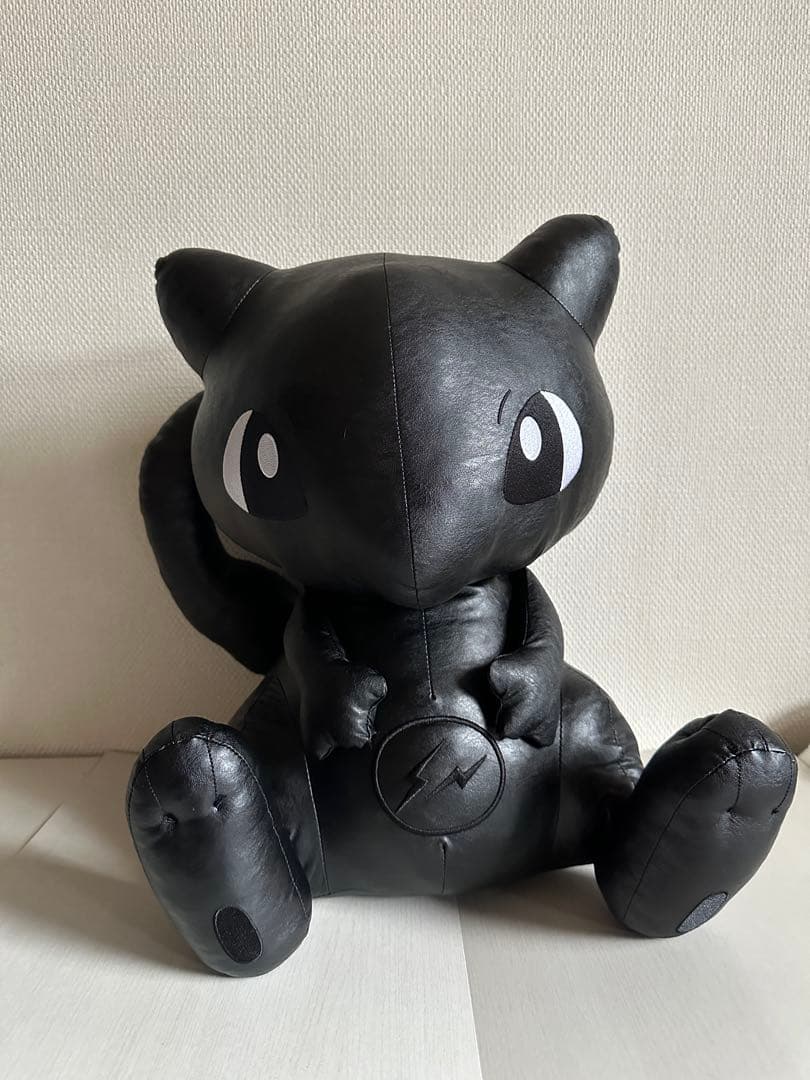 ぬいぐるみ POKEMON × Fragment ポケモン ミュウ 藤原ヒロシ 藤原ヒロシ × ポケモン、次は伊勢丹新宿でポップアップ 目玉はミュウの