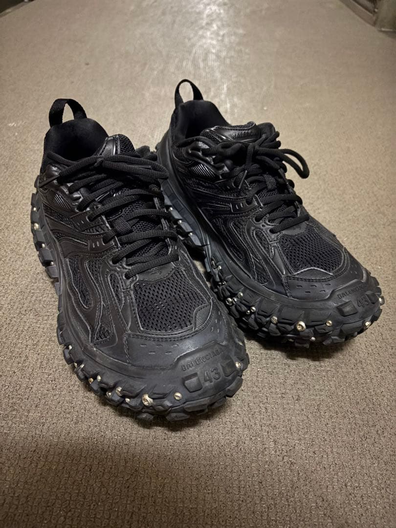 BALENCIAGA バウンサー ディフェンダー 43