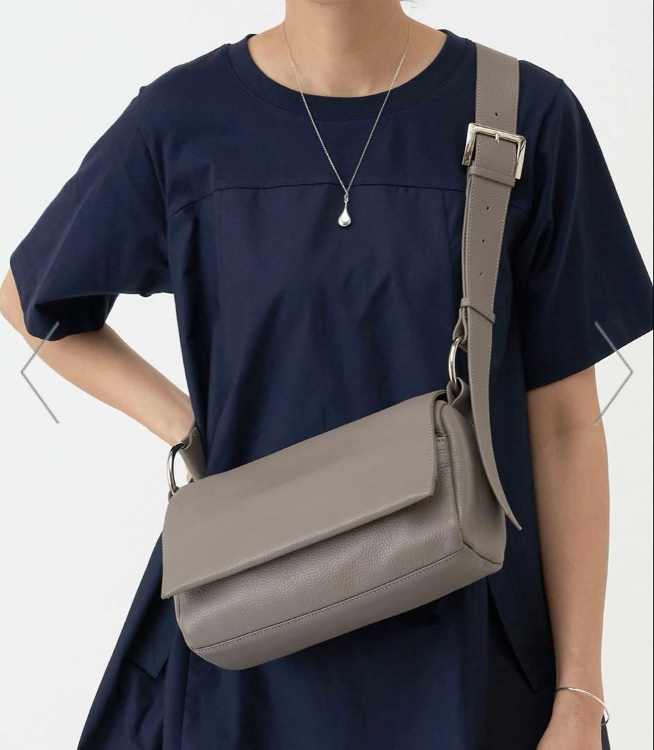 Beardsley ビアズリー　ボディバッグ