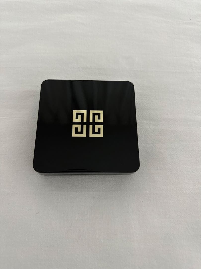 ジバンシイ　UVコンパクト