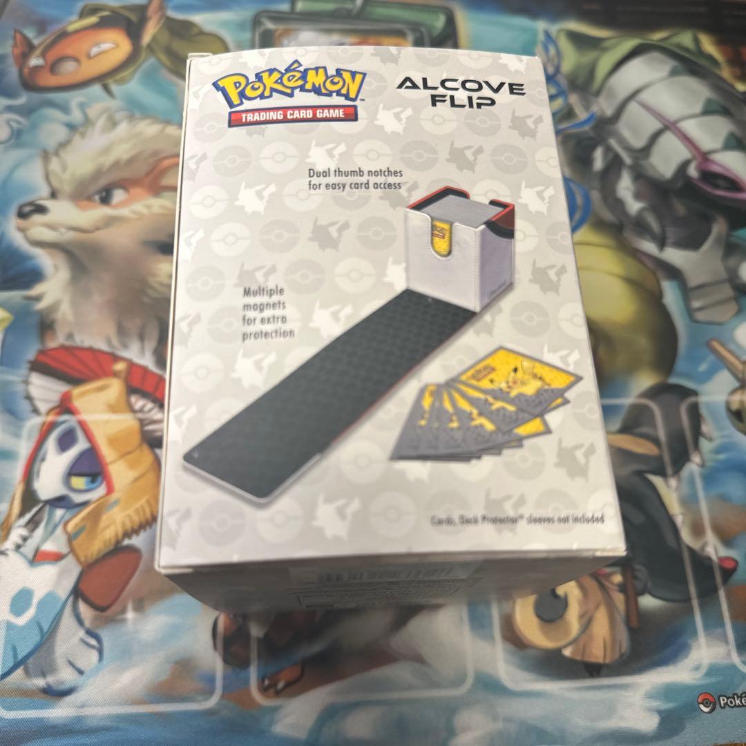 海外ポケカ】 リザードン フリップデッキケース⭐︎期間限定価格①
