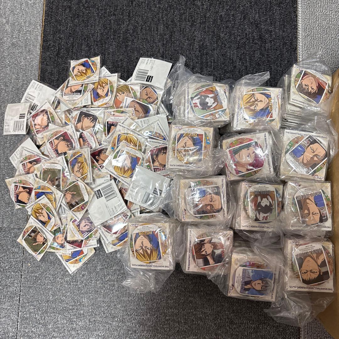 《新品未開封品》黒子のバスケ 文房具カフェ 330個以上 缶バッジ まとめ売り