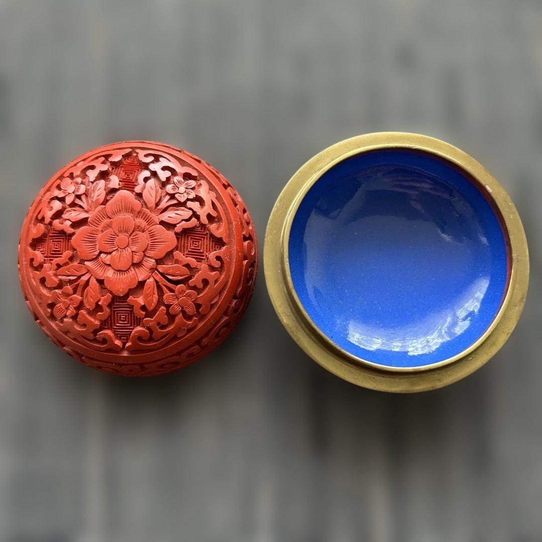 中国骨董旧蔵【民国時代銅胎彫漆堆朱内七宝香合】高級厚重希少珍貴細工精密彫刻牡丹図 中国 堆朱 香合 茶道具 漆器【旧家蔵民国時代銅胎彫漆堆朱内七宝金属枠