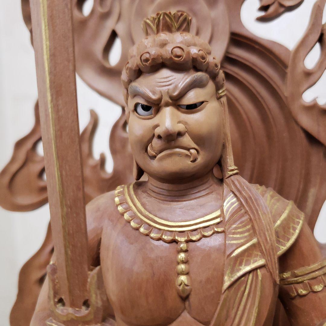 Bフライデー 魔除☆アフリカ白檀 不動明王座像4寸 眼入・瑟瑟座