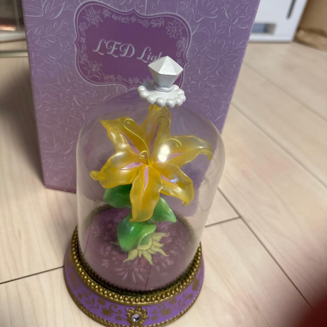 美品S ディズニーストア限定塔の上のラプンツェル魔法の花LEDライト 塔