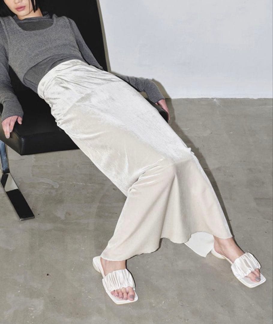 【TODAYFUL】Pencil Velour Skirtペンシルベロアスカート TODAYFUL（トゥデイフル）の「TODAYFUL Pencil Velour Skirt ペンシル