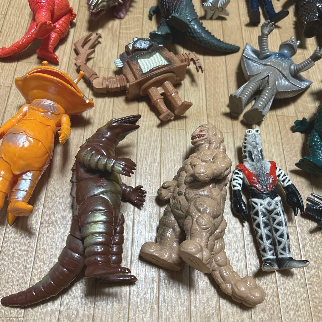旧ウルトラ怪獣シリーズ 26体セット 昭和怪獣 大量まとめ - メルカリ