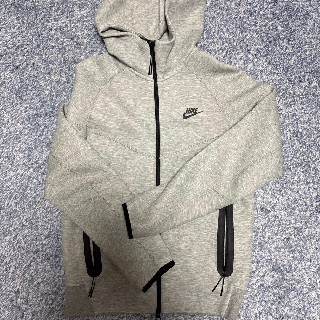 24時間以内発送！美品！早い者勝ち！NikeテックフリースメンズS