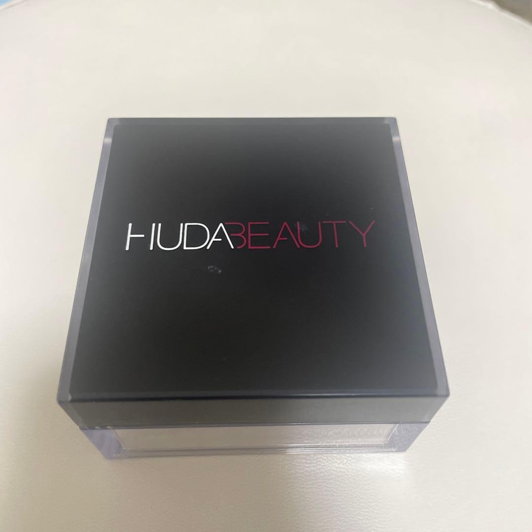 HUDA BEAUTY POUND CAKE EASY BAKE 20g - メルカリ