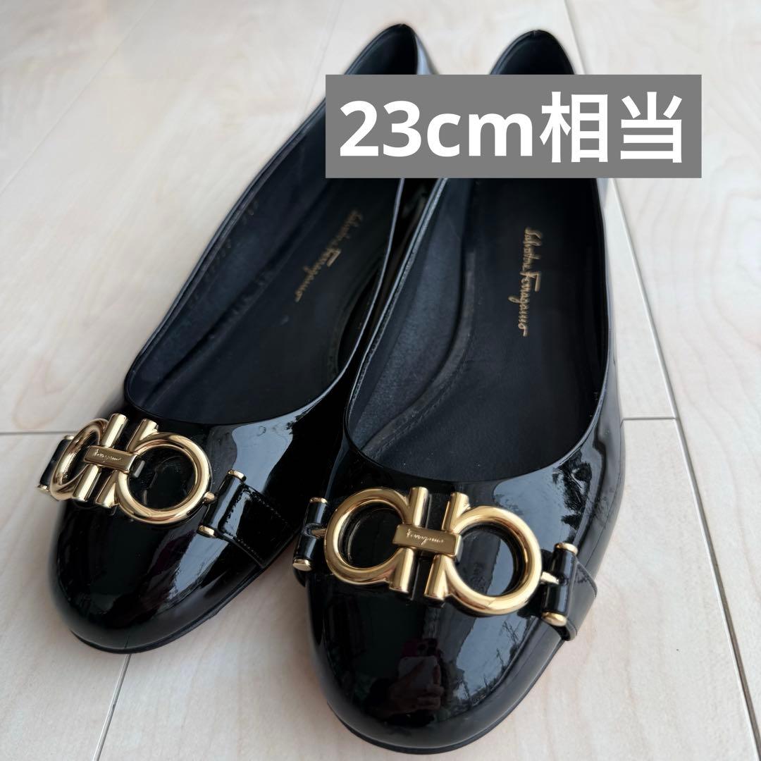 フェラガモ　フラットシューズ　パンプス　靴　レディース　黒　エナメル　23 フェラガモ FERRAGAMO レディースシューズ パンプス MIRELLE 60 PUMP