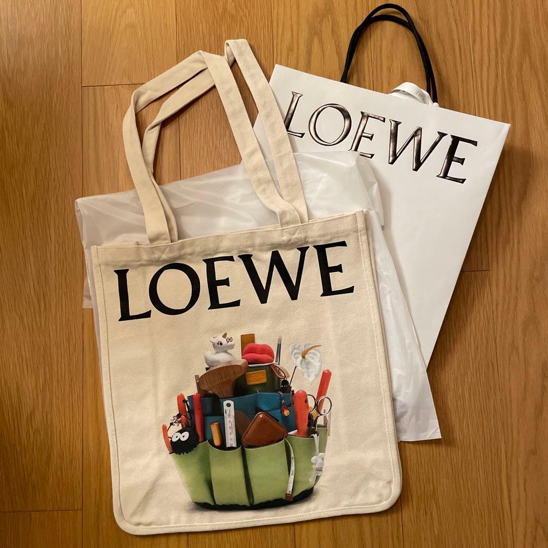LOEWE グラフテッド・ワールド展限定トートバッグ　ショッパー＆限定チャーム付
