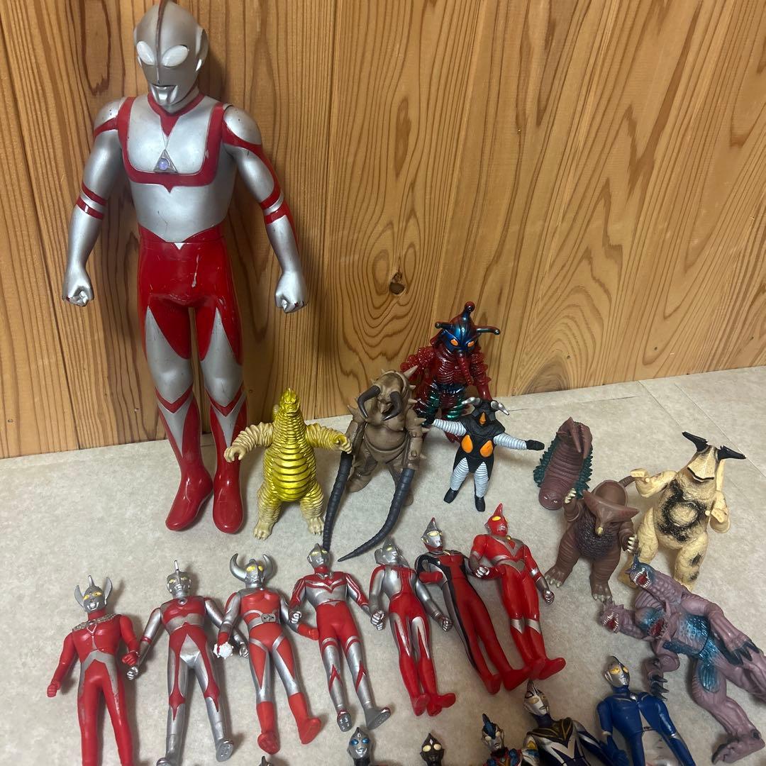 ウルトラマン ソフビ 怪獣 フィギュア まとめ売り - メルカリ
