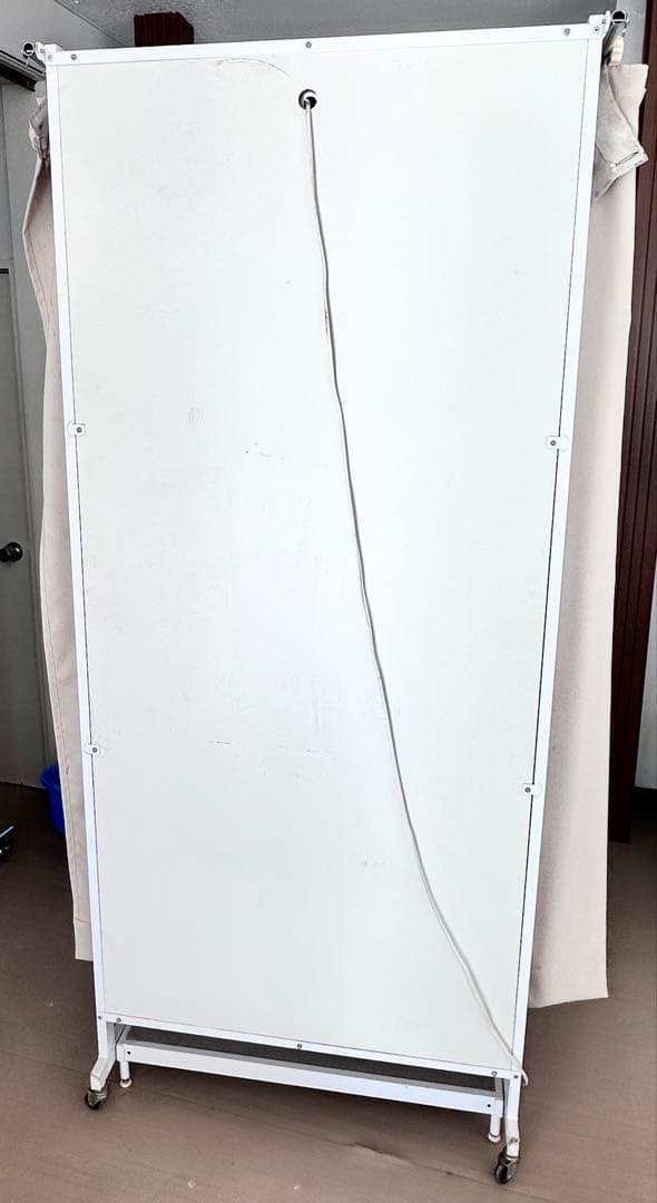 フィッティングルーム　試着室　アパレル