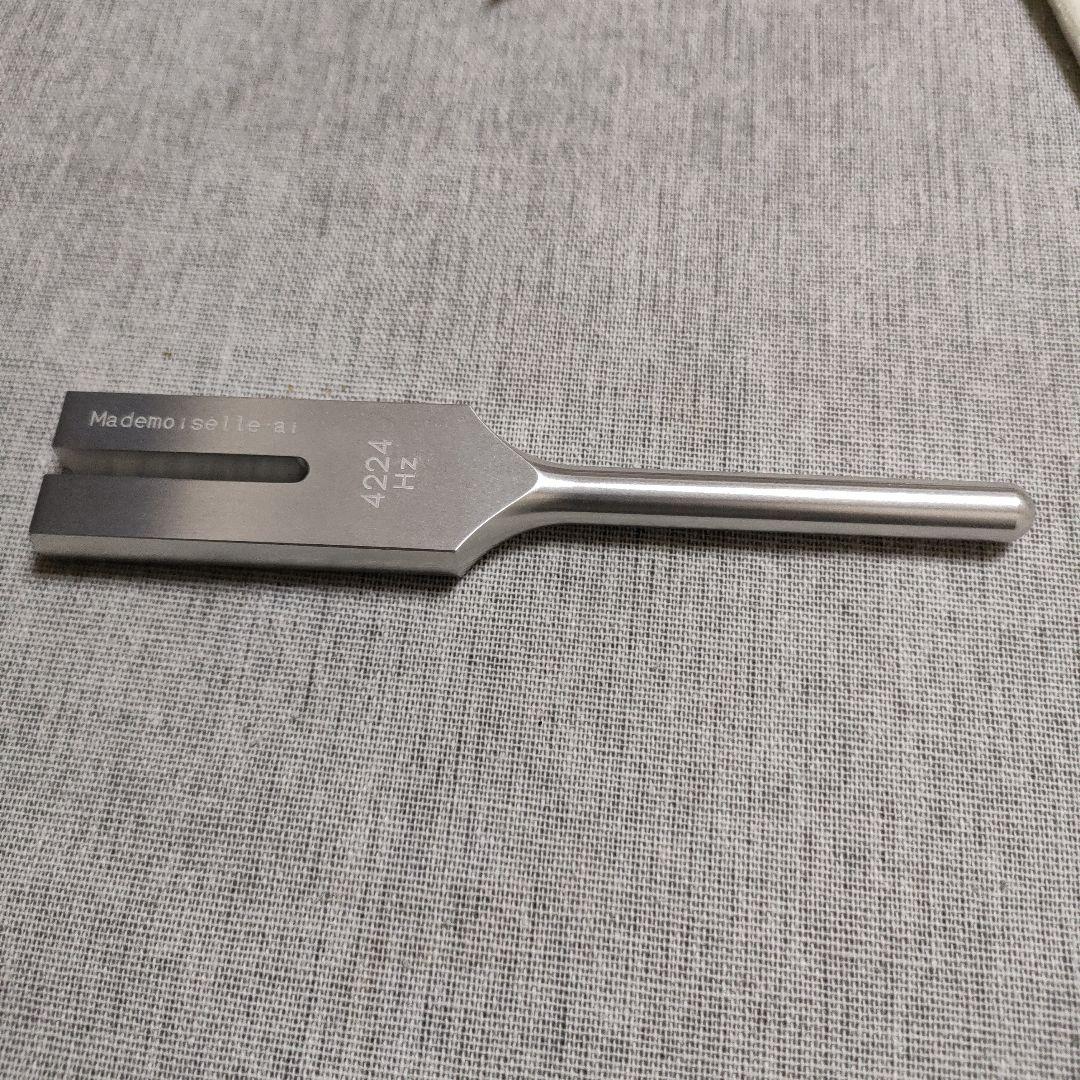 マドモアゼル・愛 4224Hz チューナー - メルカリ