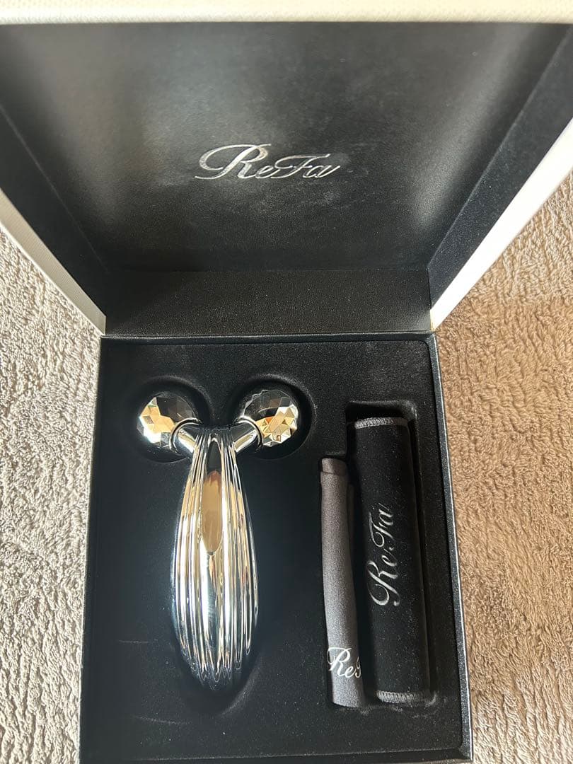 美品ReFa 美顔ローラー 専用ケース付き　リファ