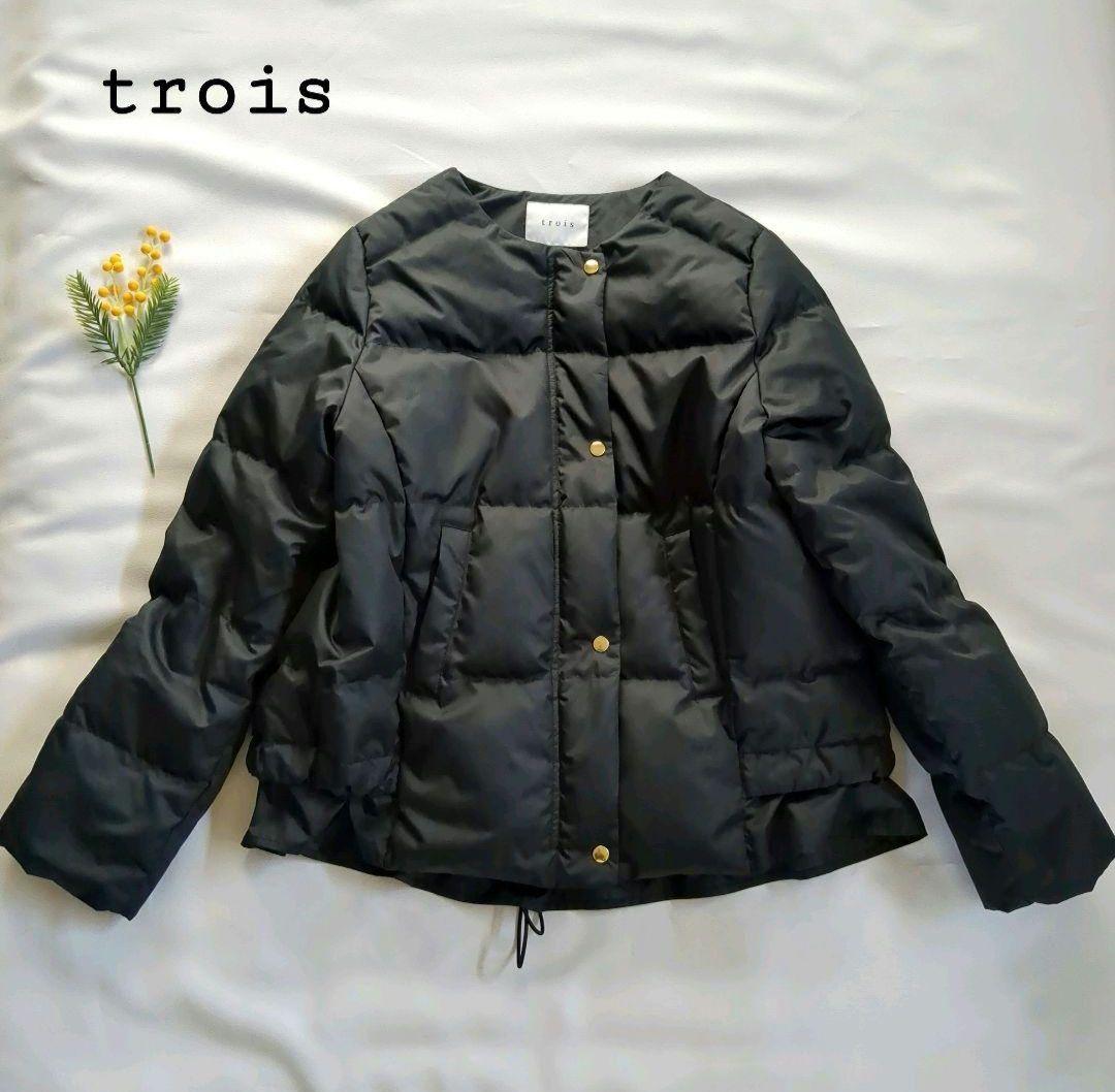 極美品 trois バックギャザー ペプラムダウンジャケット ゴールド金具