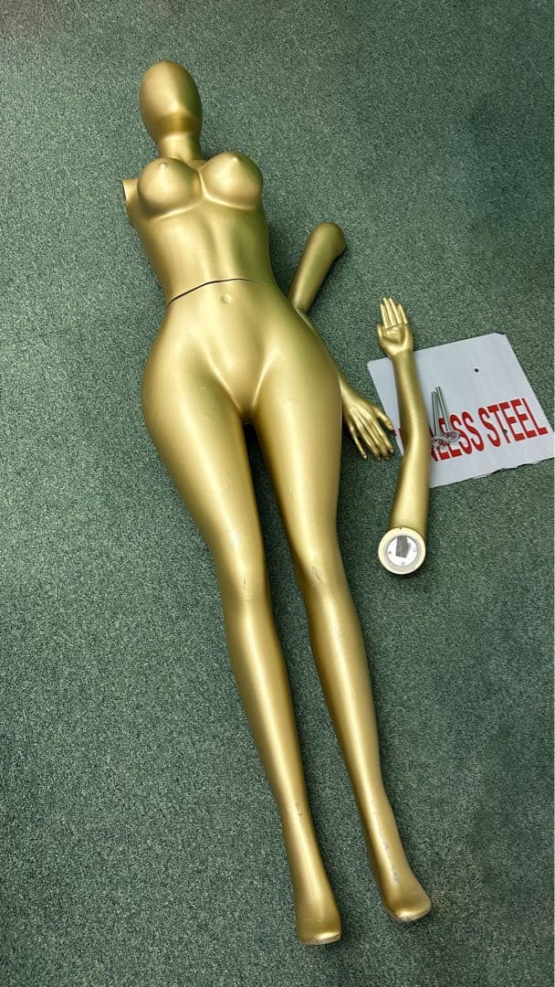 【高身長200cmくらい】全身マネキン（女性型）｜色：ゴールド（＝金色） 男性全身マネキン シャンパンゴールドでリアル感向上 | 店舗什器の通販