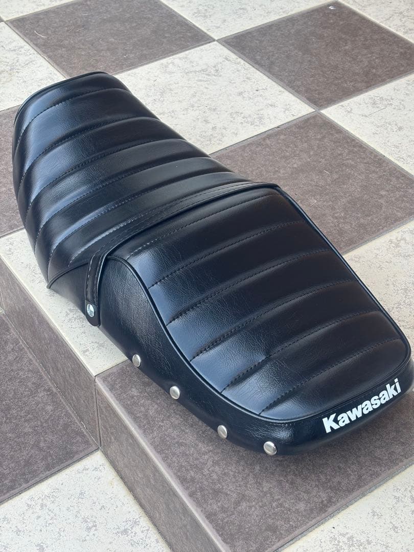 バリオス　２型　黒皮ボタン　タックロールシート /GSX250FX あんこ抜き