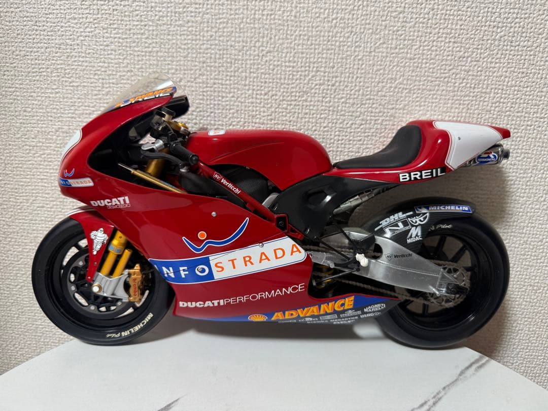 【希少・1/6】ドゥカティ Desmosedici GP3 金属製模型 希少・1/6】ドゥカティ Desmosedici GP3 金属製模型 - メルカリ