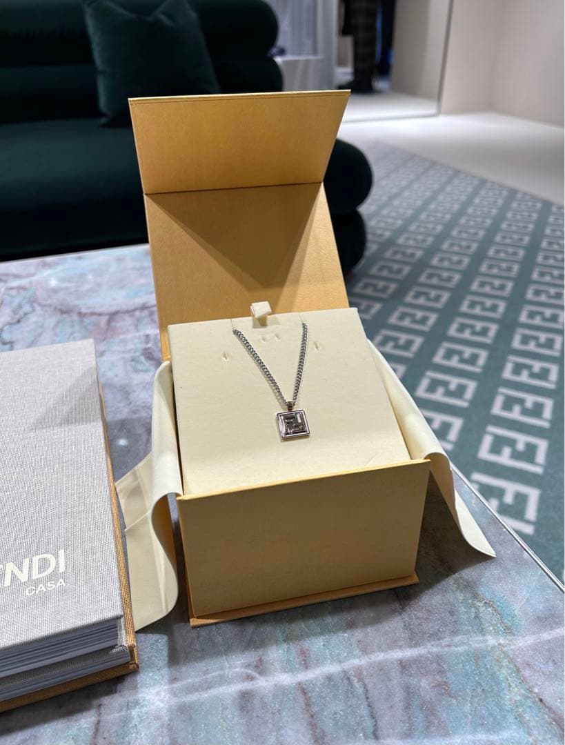 と*ら様 【最終値下げ‼️】FENDI 目黒蓮 着用 ネックレス FFロゴ