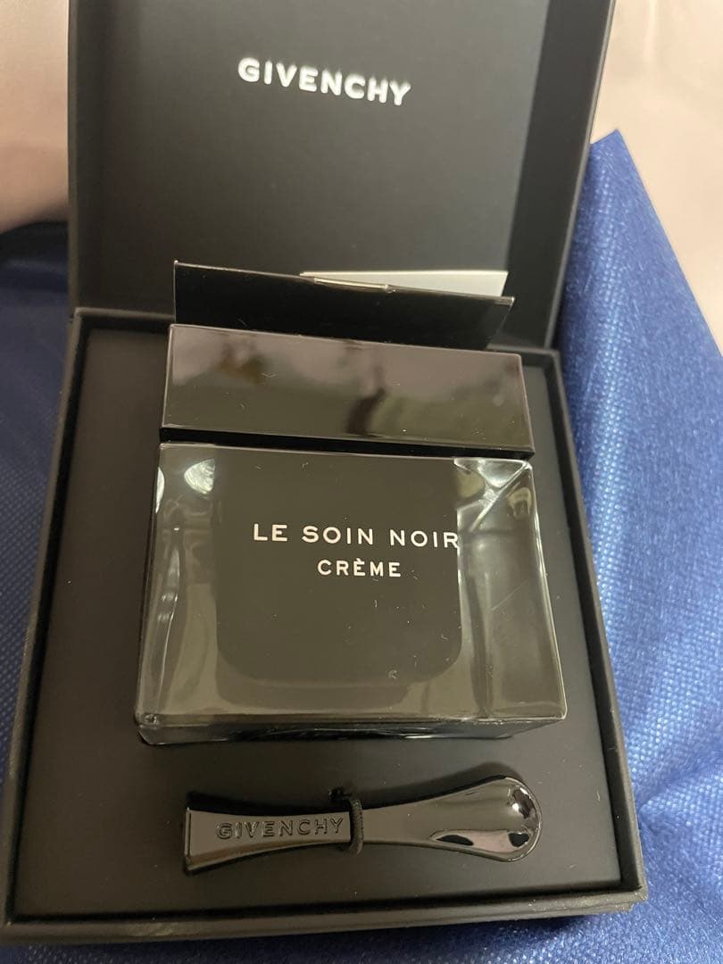 【新品未使用】GIVENCHY ソワンノワールクレーム