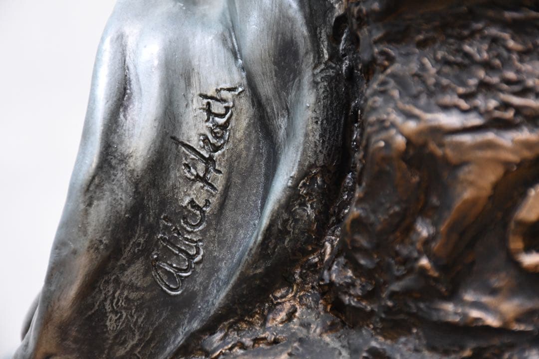 EDK41 アリス・ヒース作 「白鳥を抱く少女の像」 1991年 オースティン