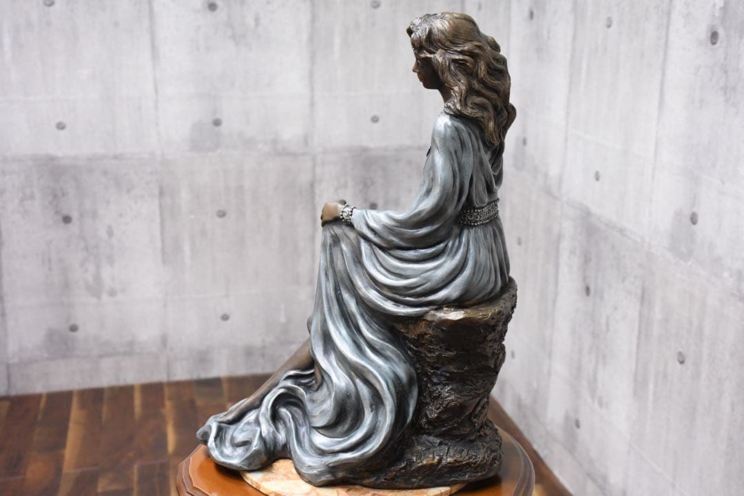 EDK41 アリス・ヒース作 「白鳥を抱く少女の像」 1991年 オースティン