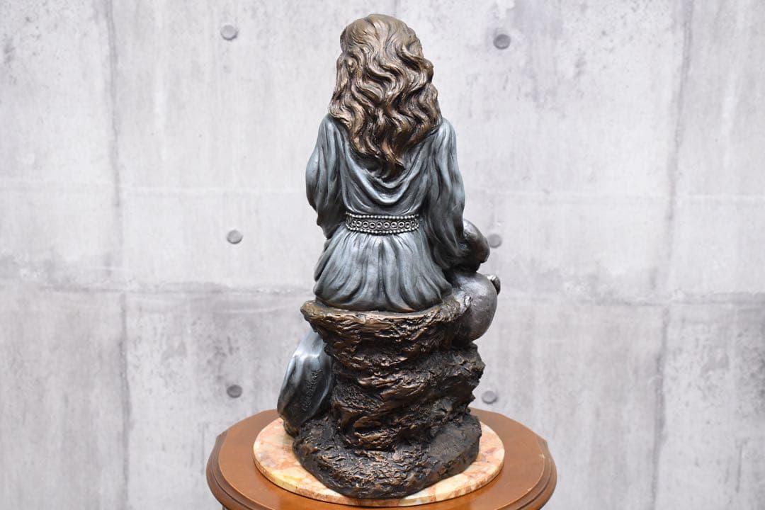 EDK41 アリス・ヒース作 「白鳥を抱く少女の像」 1991年 オースティン