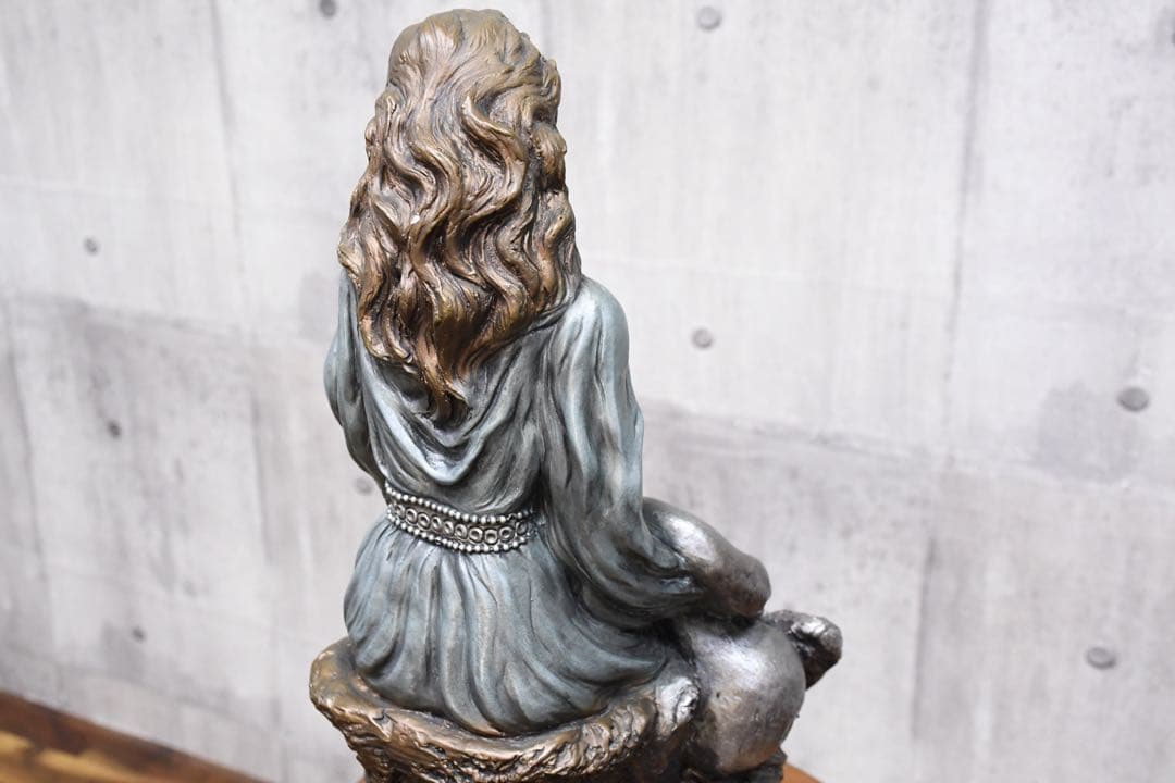 EDK41 アリス・ヒース作 「白鳥を抱く少女の像」 1991年 オースティン