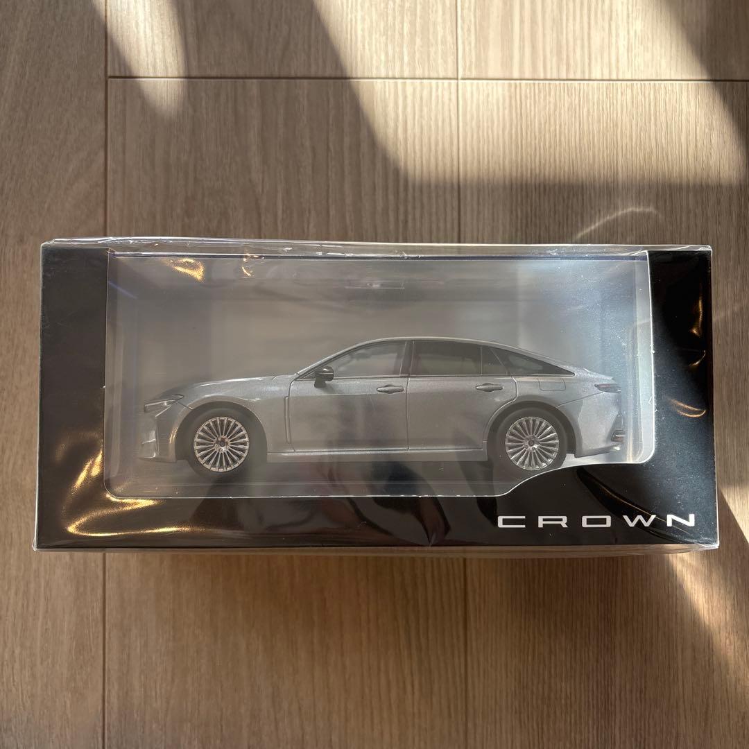 トヨタ 新型クラウン　ミニカー　1/30 プレシャスメタル