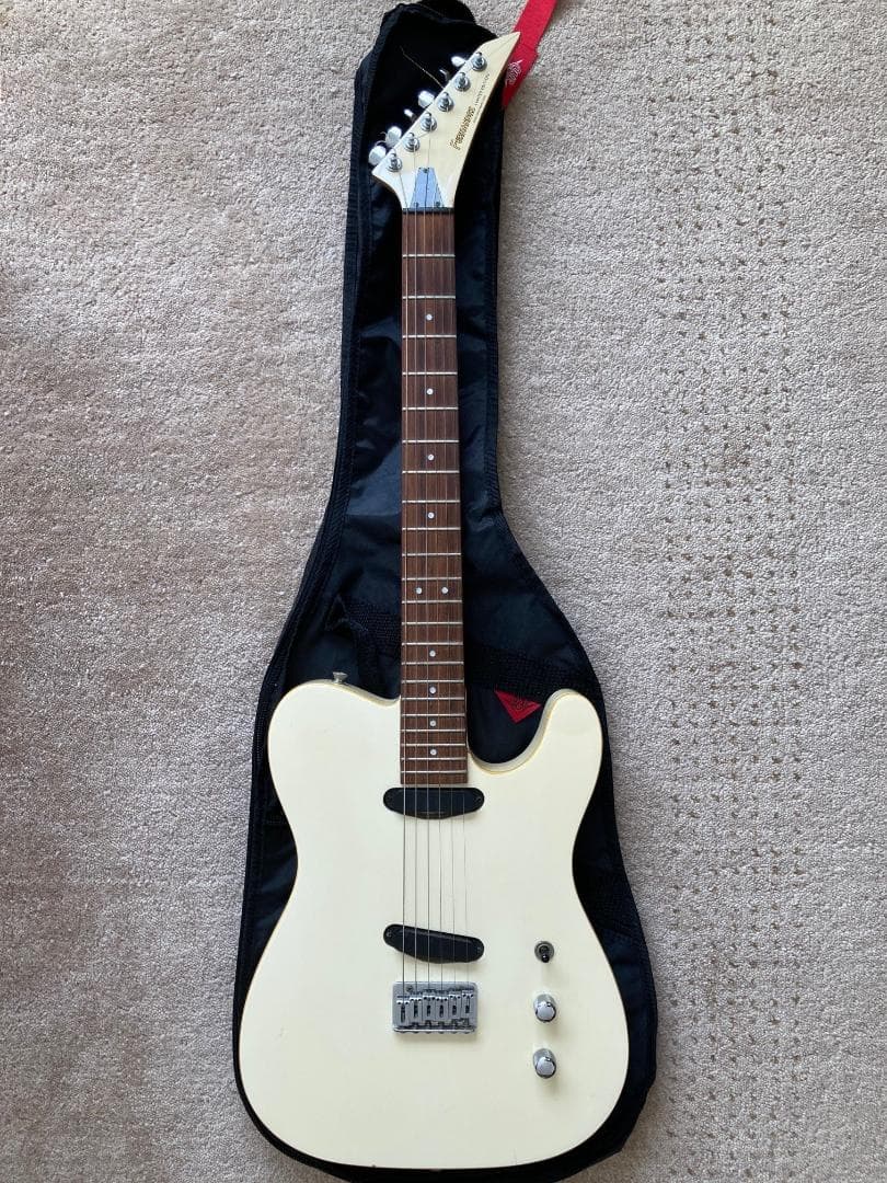 アイボリー エレキギター ギターケース付き Amazon.co.jp: エレキギター: 楽器・音響機器