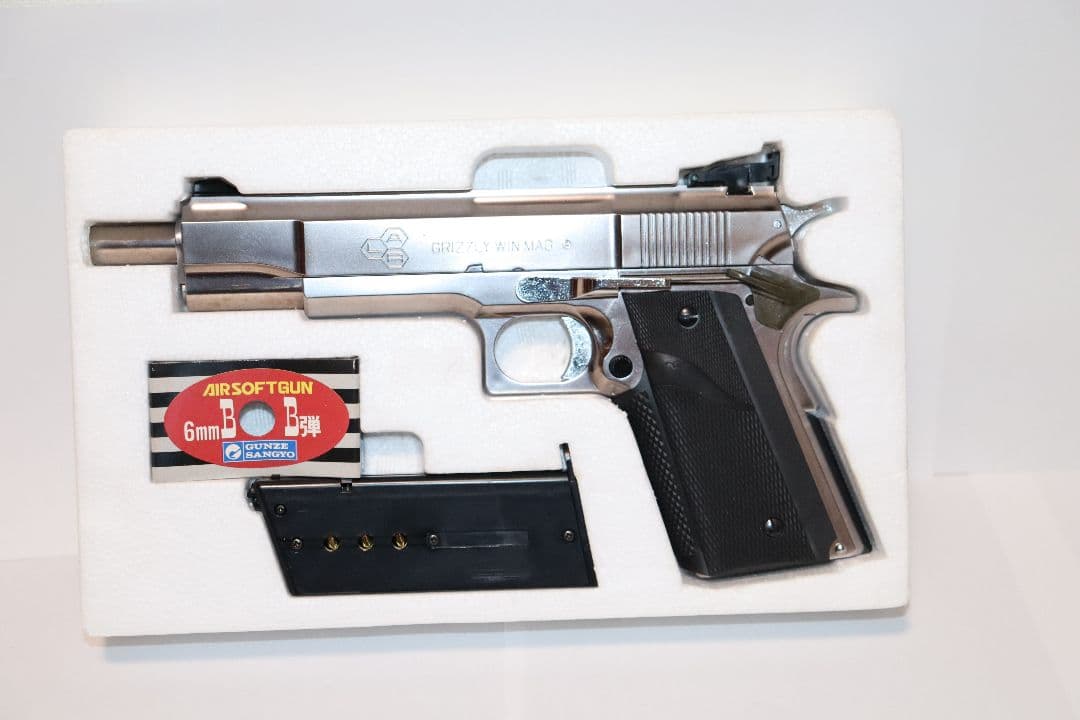 アメリカ陸軍 WWII 第三級技術者 階級章 2枚セットの通販はau PAY