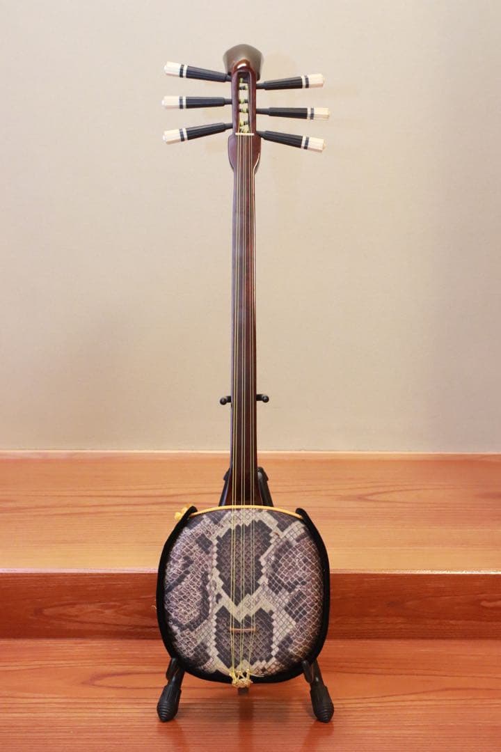 六弦三線