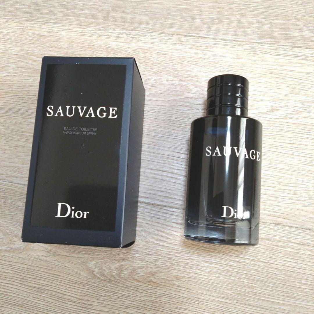 DiorSAUVAGE Eau de Toiletteソバージュ箱付100ml