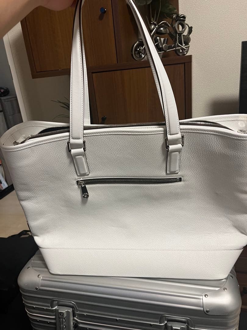 クリーザン　ホワイトシュリンクレザートートバッグ