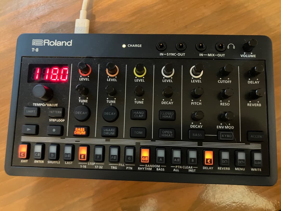 【極美品・登録未実施】Roland T-8 AIRA Compact