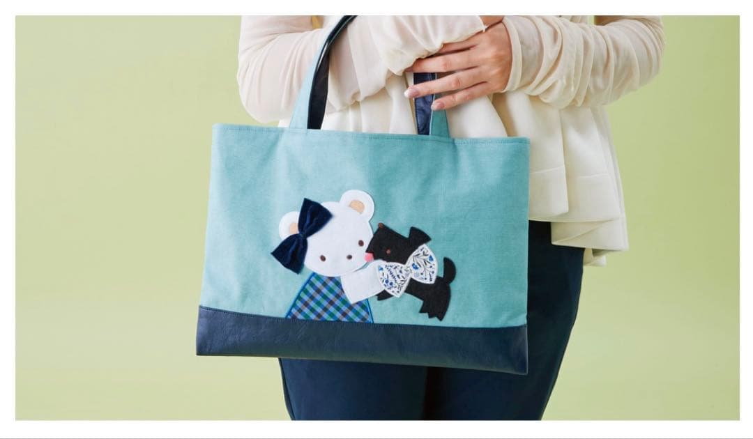 【新品タグ付】familiar ブック入れ ファミリアショー　　完売品