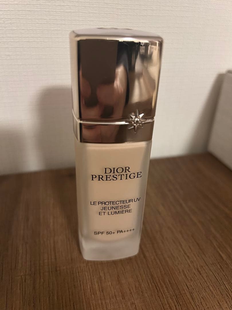 【Dior】プレステージ ホワイトルプロテクター UVルミエール BB 00