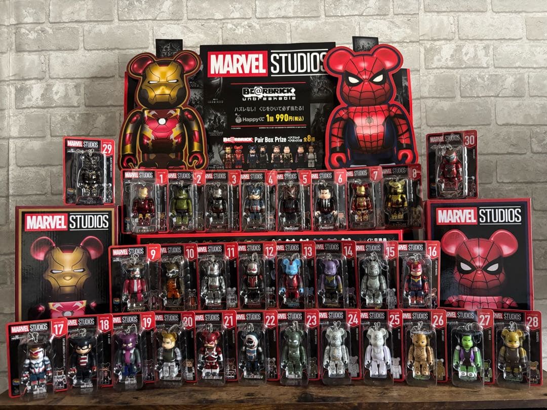 ま*も様 ハッピーくじ ベアブリック フルコンプリート飾り棚付き