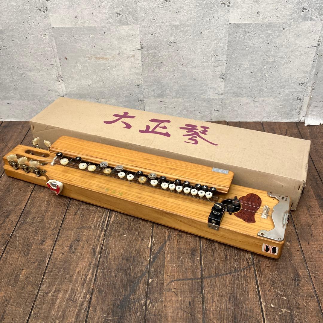 昭和レトロ 琴伝流 敷島 大正琴 弦楽器 和楽器 琴 ケース付き - メルカリ