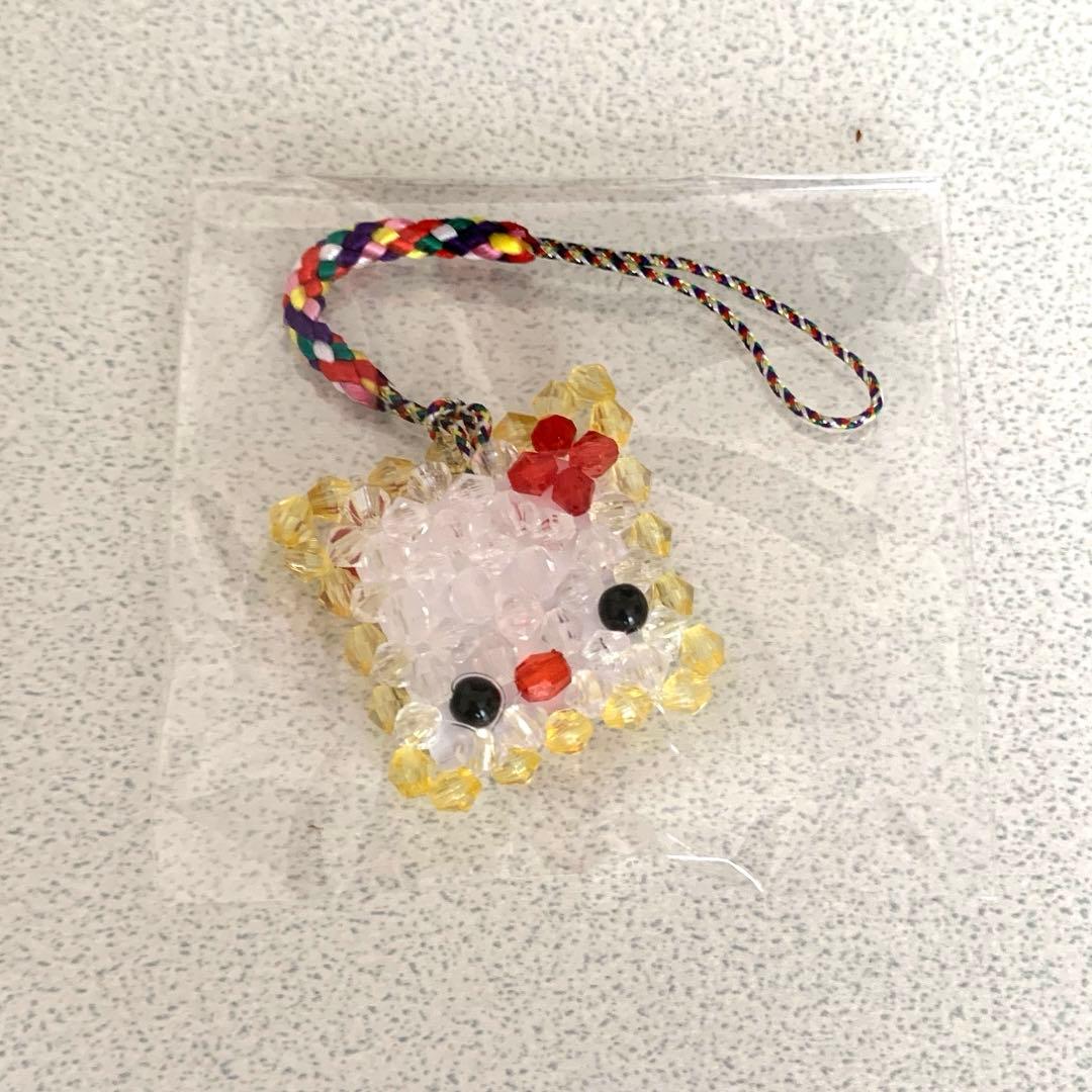 ビーズストラップ キティちゃん - メルカリ