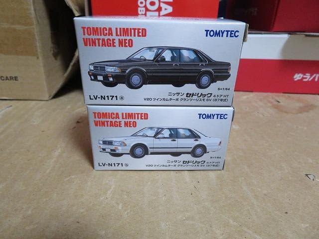 トミカリミテッド LV-N171a/b ニッサン セドリック グランツ―リスモ