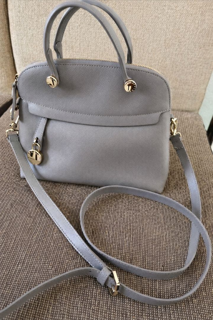 ◇格安◇ FURLA フルラ パイパー 2Way グレージュ - メルカリ