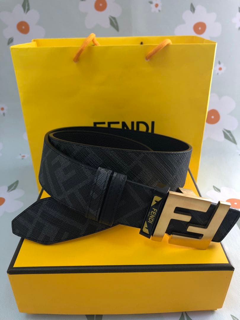 フェンディ　レザーベルト　FF金色金具　100ｃｍ　超美品