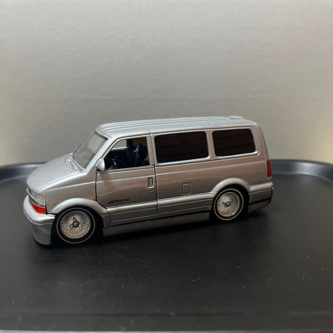 シボレーアストロ　プルバックカー　シルバー