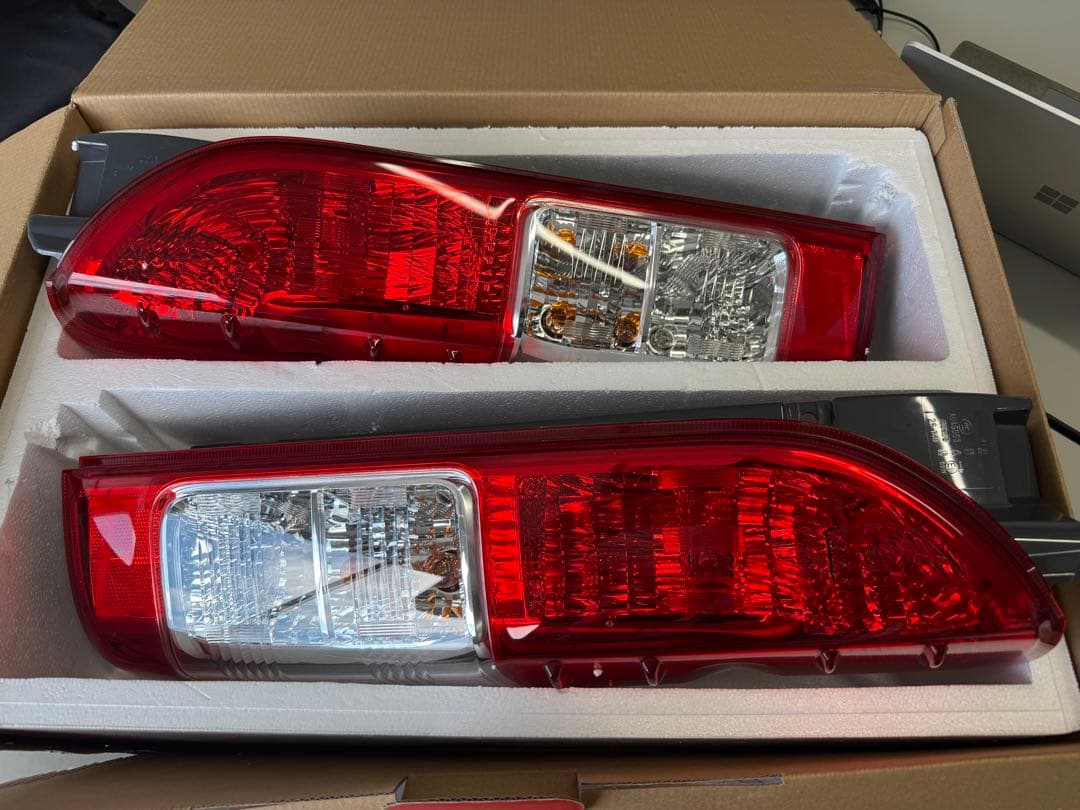 ハイエース2024年式、純正レッドテールランプ 左右セット 互換品】ハイエース対応 テールランプ 純正タイプ 200系(左右セット