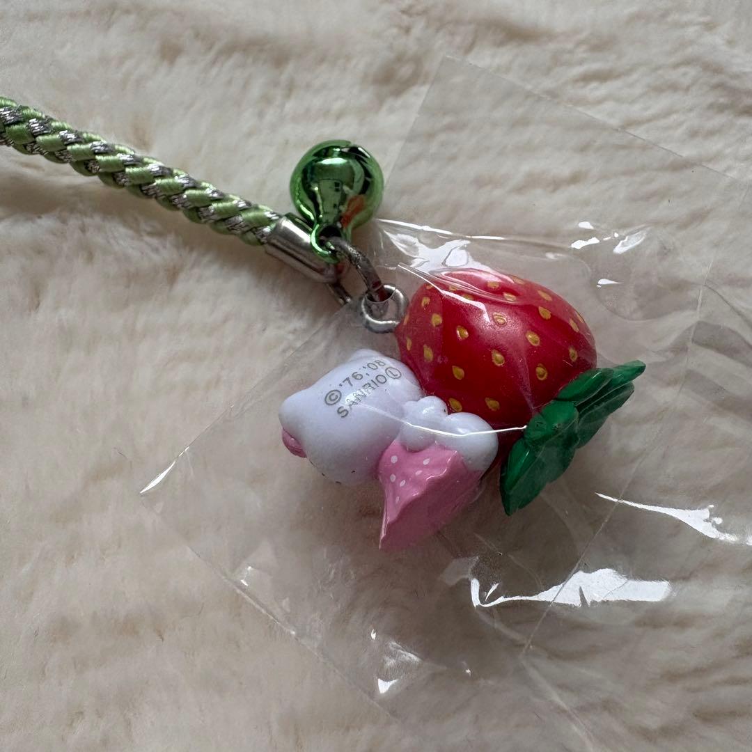 ご当地キティ 根付け 福岡限定 博多あまおう - メルカリ