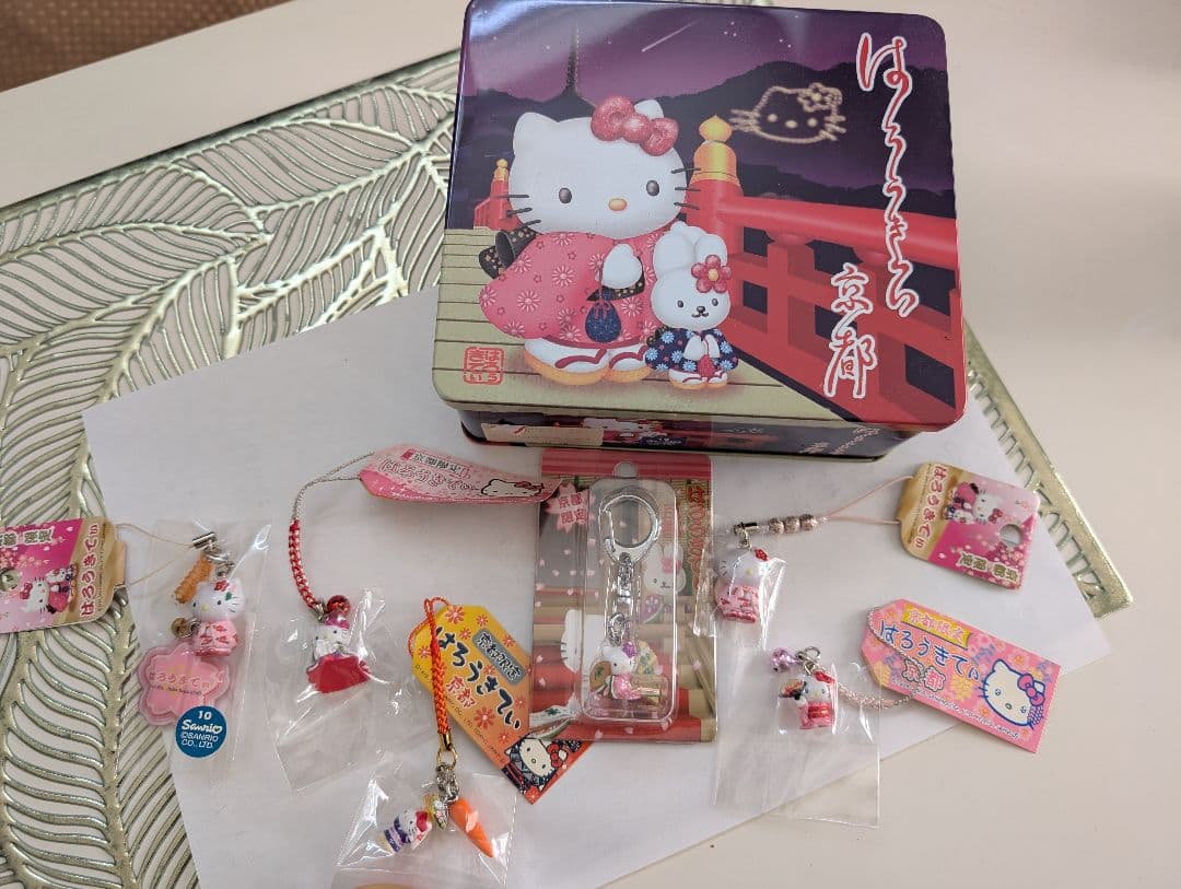 京都限定ハローキティ ストラップ6個セットオマケ 缶ケース付き