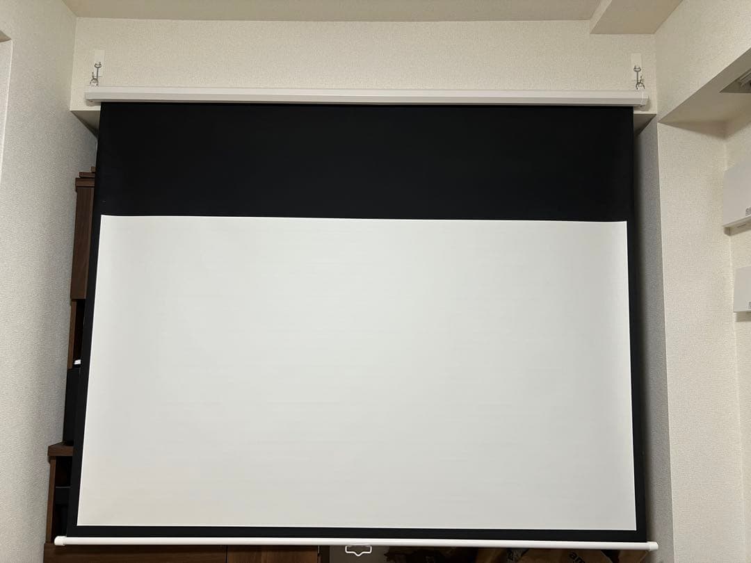 16:9 84インチロール式プロジェクタースクリーン